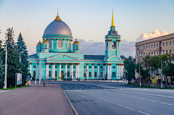 МинивэнGO - Заказ минивэна и микроавтобуса из Аэропорта Сочи в Курск